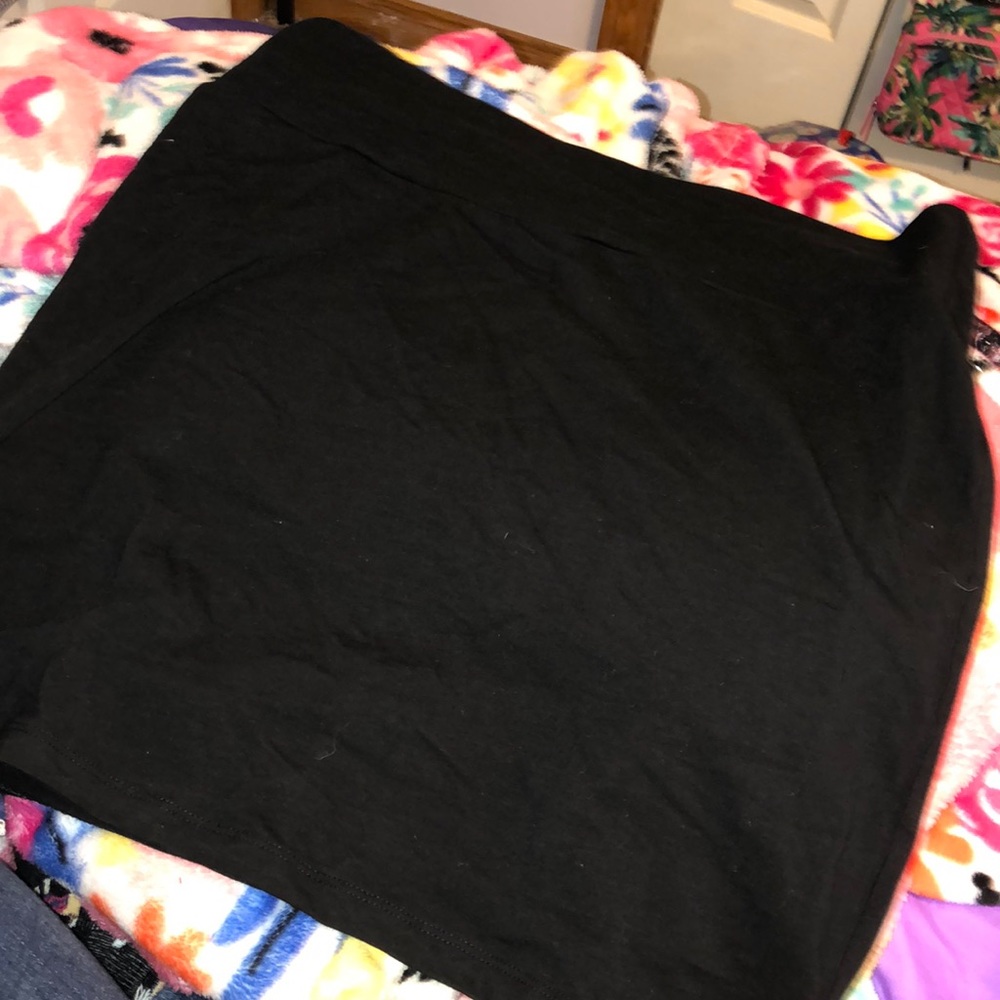 Black bodycon skirt